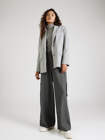 Blazer di Nasty Gal in grigio
