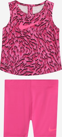 Nike Sportswear - Conjunto en rosa: frente