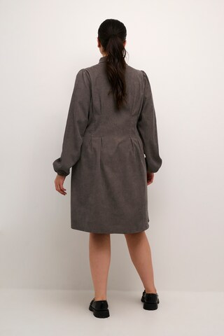 Robe-chemise 'Hermione' KAFFE CURVE en marron