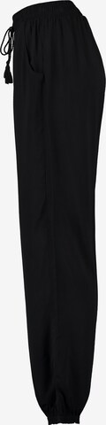 Tapered Pantaloni 'Roxy' di Hailys in nero