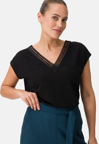 zero Shirt in Leinenoptik mit Spitzendetail in Schwarz: Vorderseite