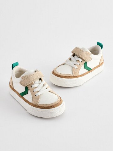 Baskets Next en blanc