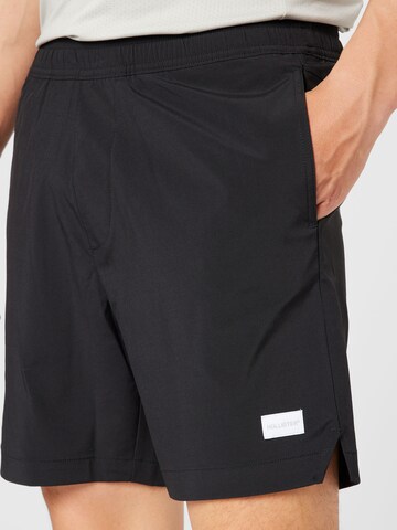 HOLLISTER Regular Shorts in Schwarz