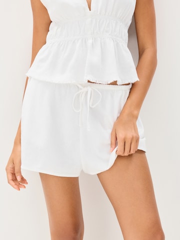regular Pantaloni di Pull&Bear in bianco