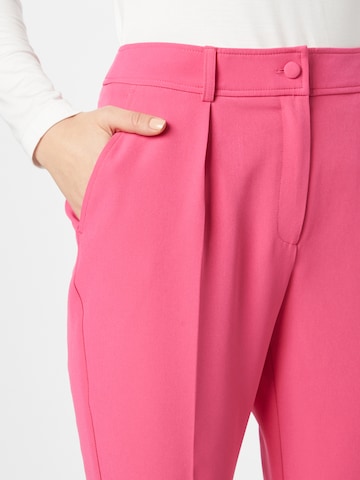 Tapered Pantaloni con pieghe di Wallis in rosa