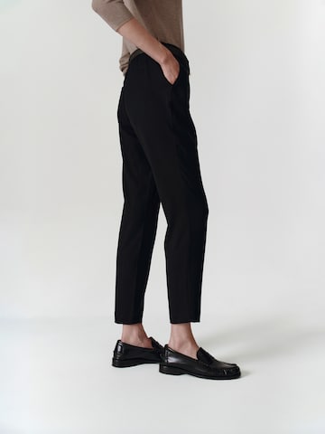 TATUUM - regular Pantalón en negro