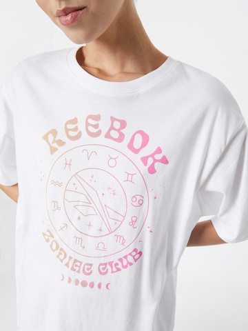Reebok Classics - Camiseta talla grande 'Supernatural' en blanco