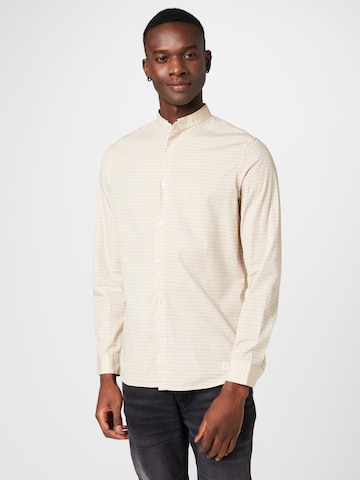 NOWADAYS - Ajuste regular Camisa en beige: frente