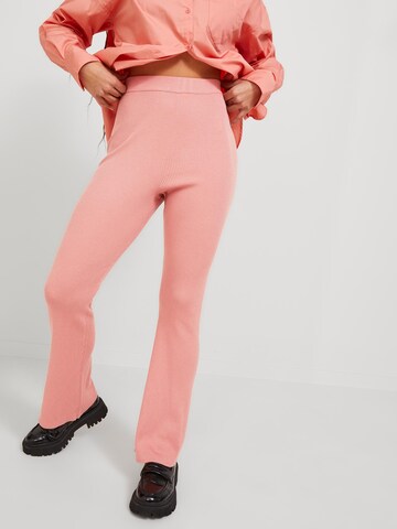 Flared Pantaloni 'Leia' di JJXX in rosa