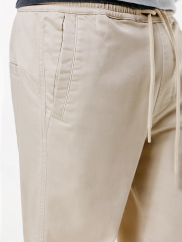 Tapered Pantaloni di Pull&Bear in grigio