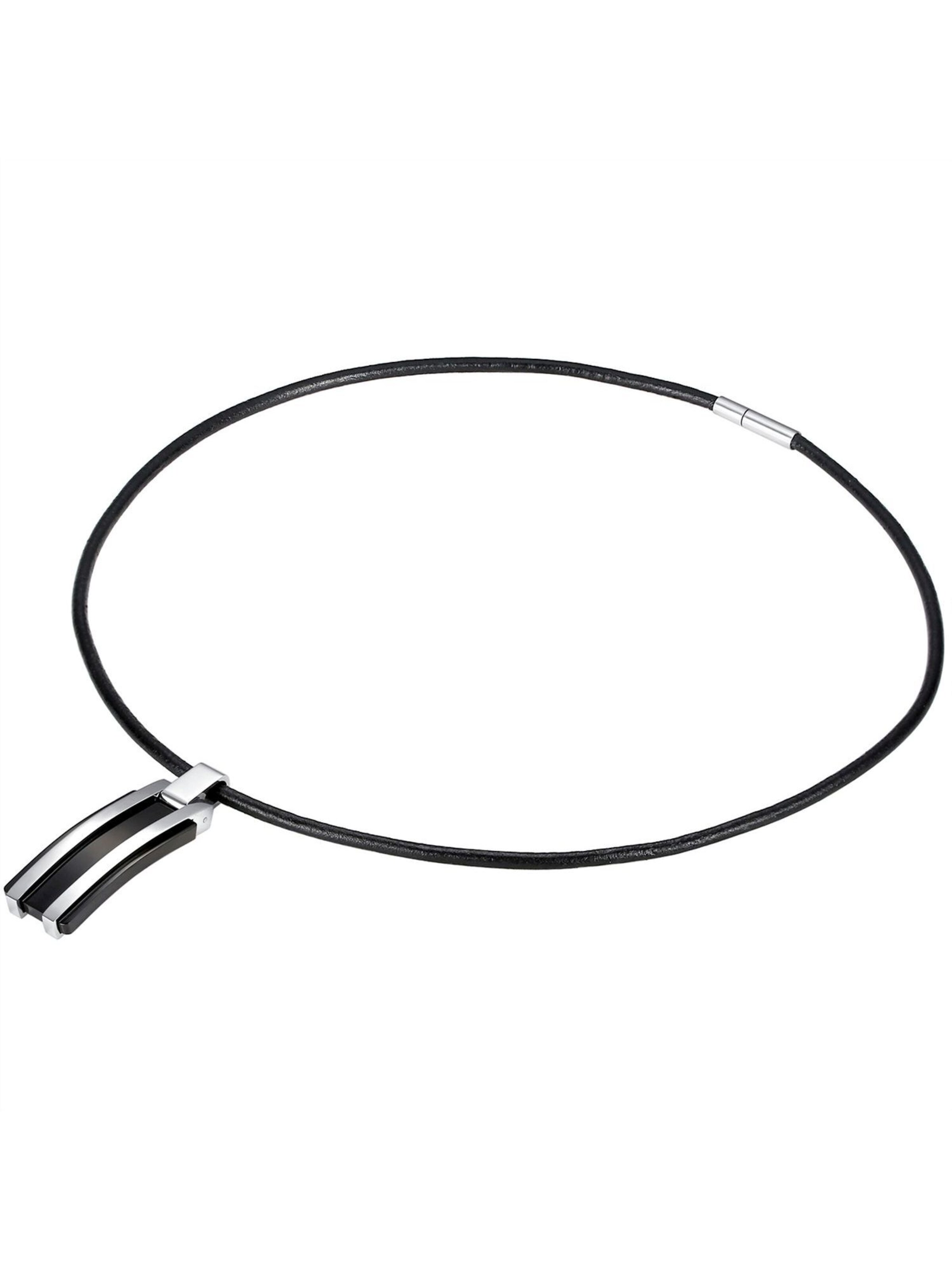 True Rebels - Cadena en negro: frente