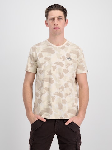 Coupe regular T-Shirt ALPHA INDUSTRIES en beige : devant