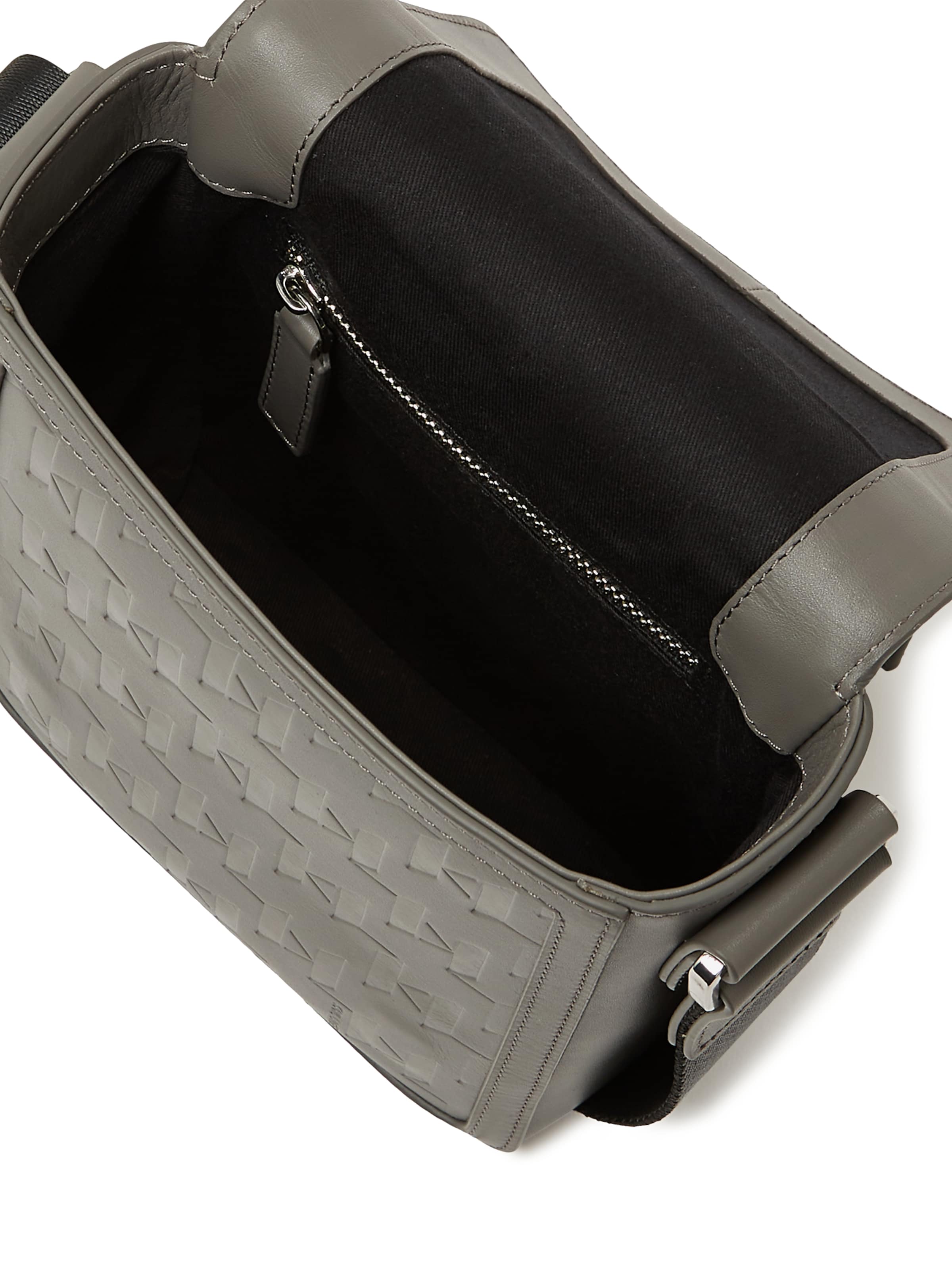 Karl Lagerfeld Axelremsväska i grå
