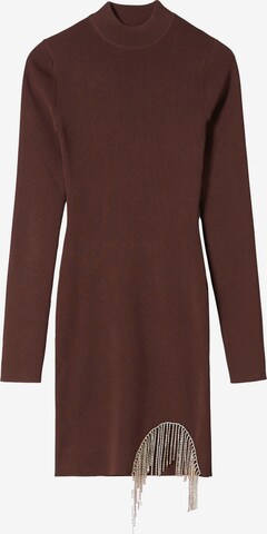 Robes en maille Bershka en marron : devant