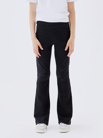 Bootcut Pantalon 'TRIKKA' NAME IT en noir : devant