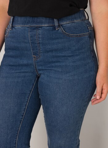 BASE LEVEL CURVY Skinny Jeggings in Blau