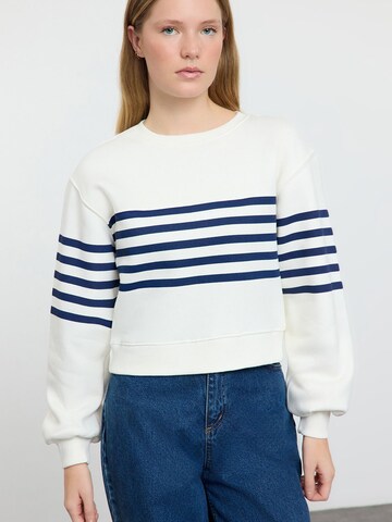 Trendyol Sweatshirt in Beige: Vorderseite