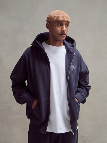 ABOJ ADEJ Sweatshirt 'Yadel' in Blue: front