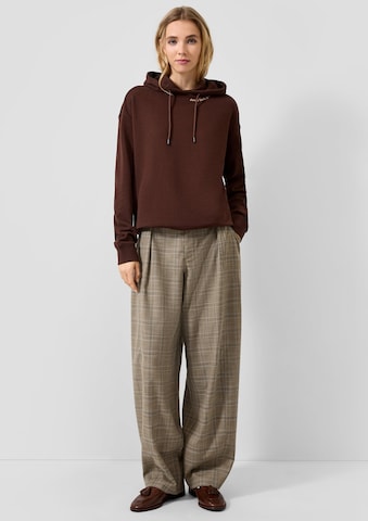 QS Regular Pants in Brown: front