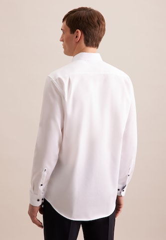 Coupe regular Chemise business SEIDENSTICKER en blanc