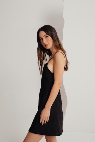 A LOT LESS - Vestido 'Carolina' en negro