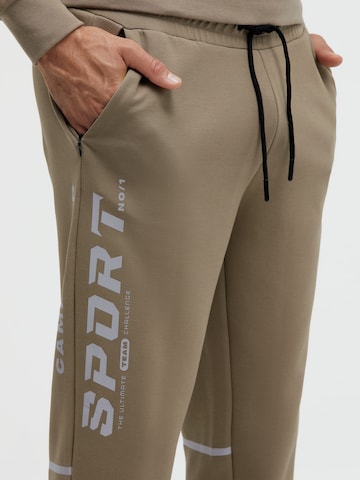 CAMP DAVID Tapered Pants in Beige
