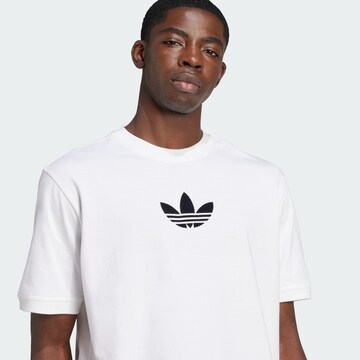 ADIDAS ORIGINALS - Camiseta 'Adicolor 2000s Cali' en blanco