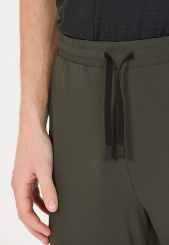 Virtus Tapered Hose 'Alonso V2' in Grün