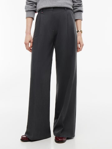 TOMMY HILFIGER Wide leg Pleat-Front Pants in Grey: front