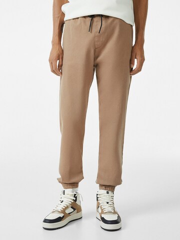 Bershka Loose fit Trousers in Beige: front