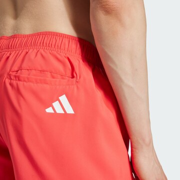 ADIDAS SPORTSWEAR - Bermudas en rojo