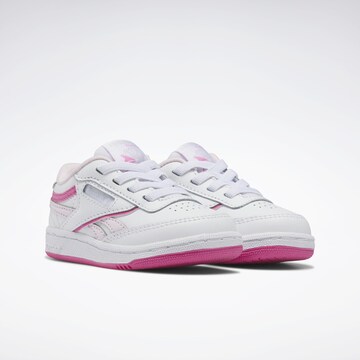 Sneaker 'Club C Revenge' de la Reebok pe alb