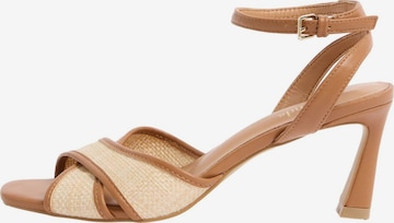 Friends Like These Sandalen met riem in Bruin: voorkant