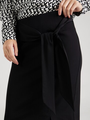 COMMA Skirt in Black