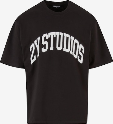 Tricou de la 2Y Studios pe negru: față