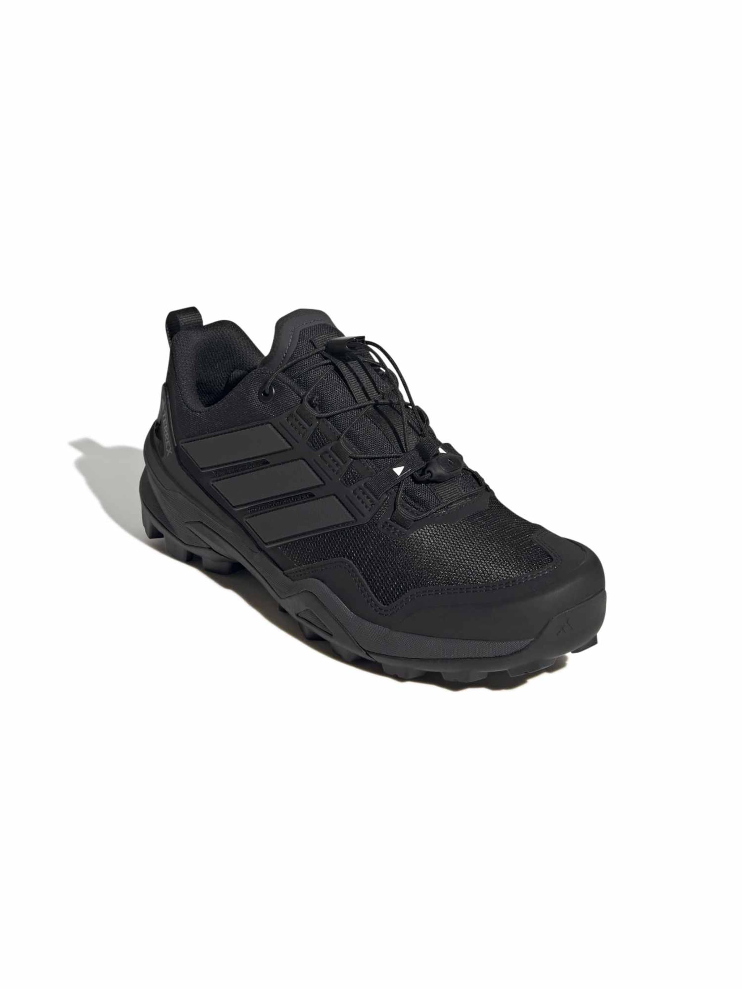Chaussure basse 'Skychaser' ADIDAS TERREX en noir : devant