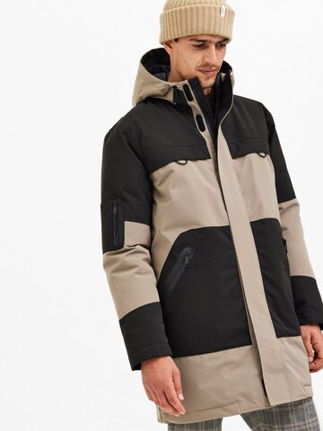 SELECTED HOMME Funktionsjacke in Braun