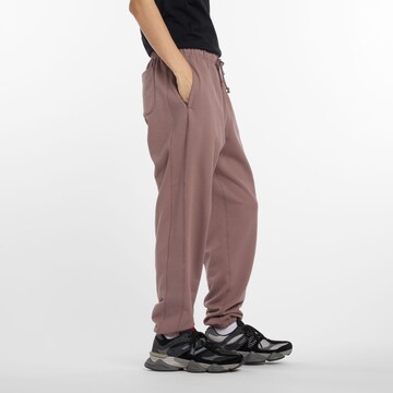 new balance Tapered Broek in Bruin