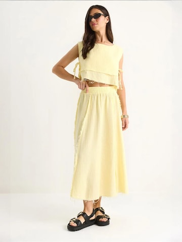 Tailleur di Bianco Lucci in giallo