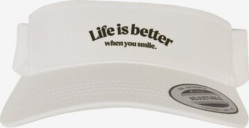 Cappello da baseball 'Life Is Better' di Mister Tee in bianco