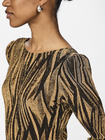 YAS Shirt body 'YEN' in Goud