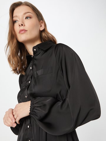 In The Style - Vestidos camiseiros 'JAC JOSSA' em preto