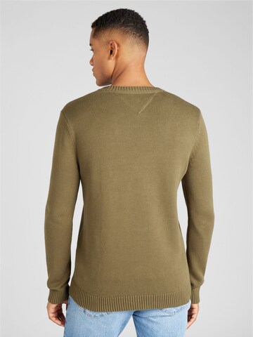 Tommy Jeans Sweater 'ESSENTIAL' in Green