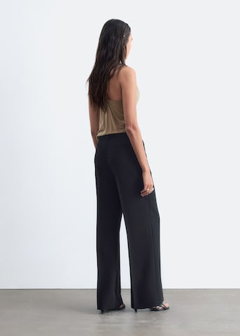& Other Stories - Pierna ancha Pantalón de pinzas en negro