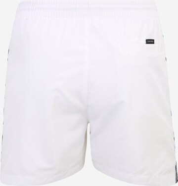 Shorts de bain Calvin Klein Swimwear en blanc