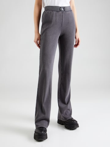 Calvin Klein Jeans Bootcut Παντελόνι σε γκρι: μπροστά