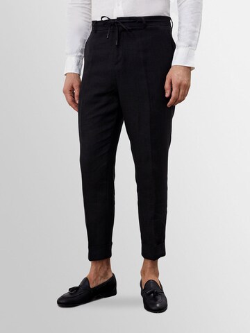 Antioch Trousers with creases in Black: front