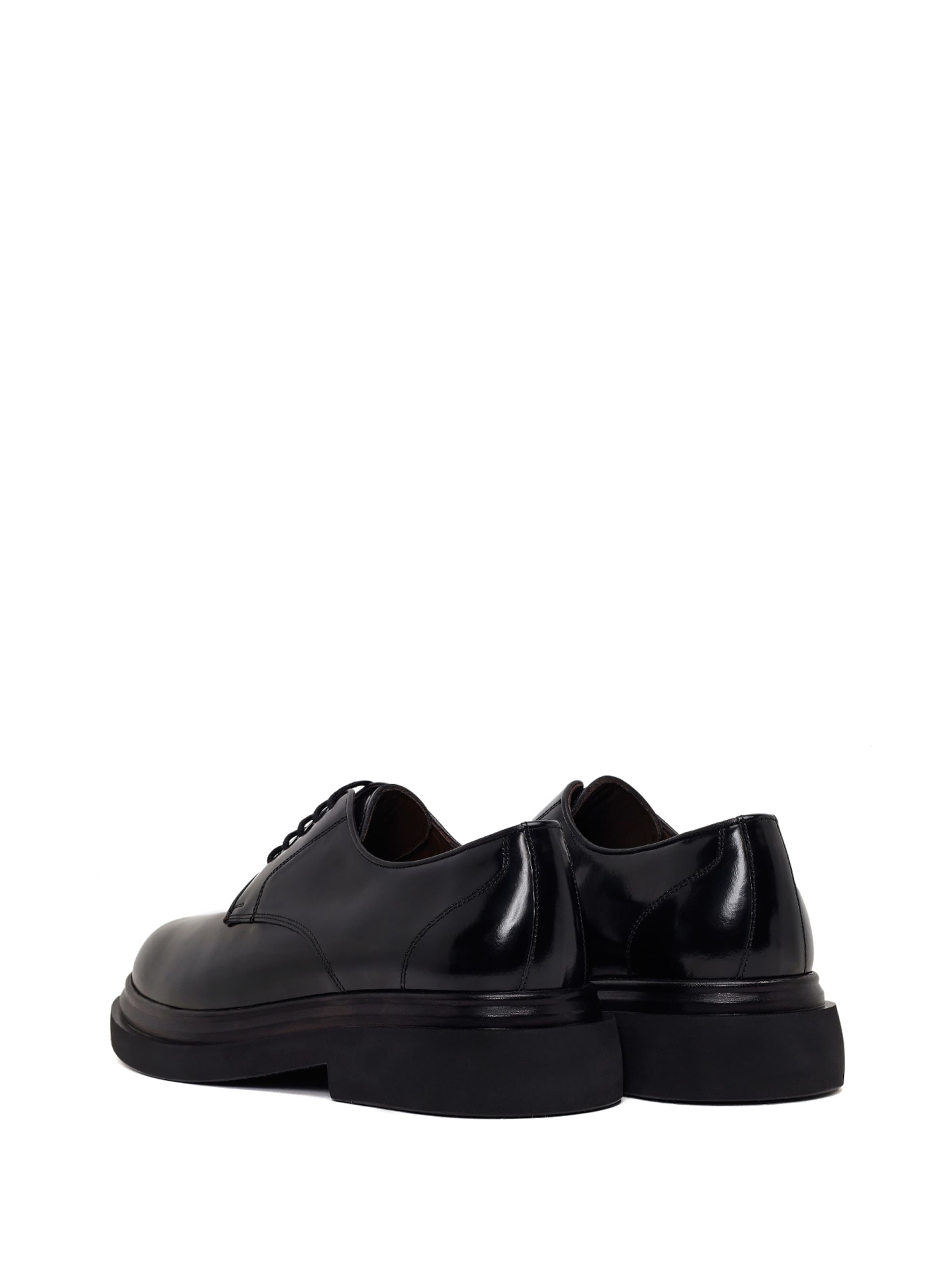 Scarpa stringata di Derimod in nero
