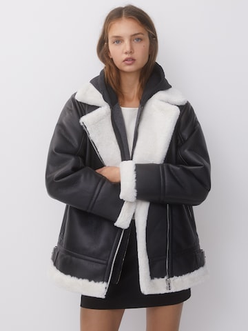 Pull&Bear Winter Jacket in Black: front