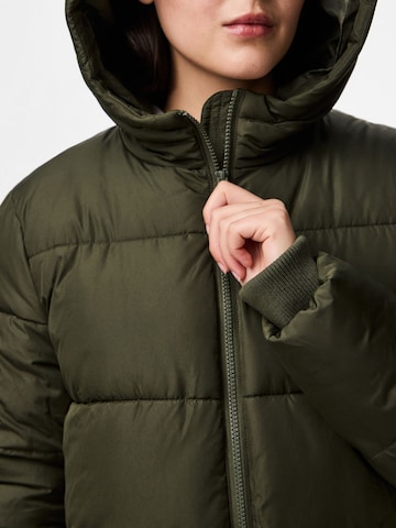 Manteau d’hiver 'PCBee' PIECES en vert